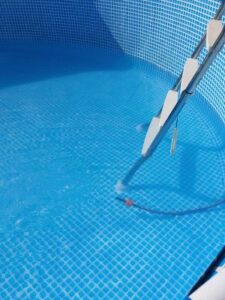 Pool wird befüllt